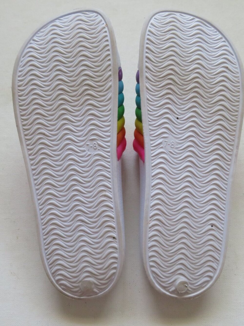 Rainbow Striped Slide Sandals Size Women's 7-8 - Picture 5 of 7